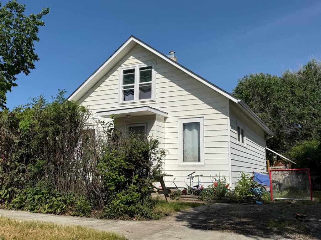 Picture of 222 2 Street S, Vulcan Real Estate Listing