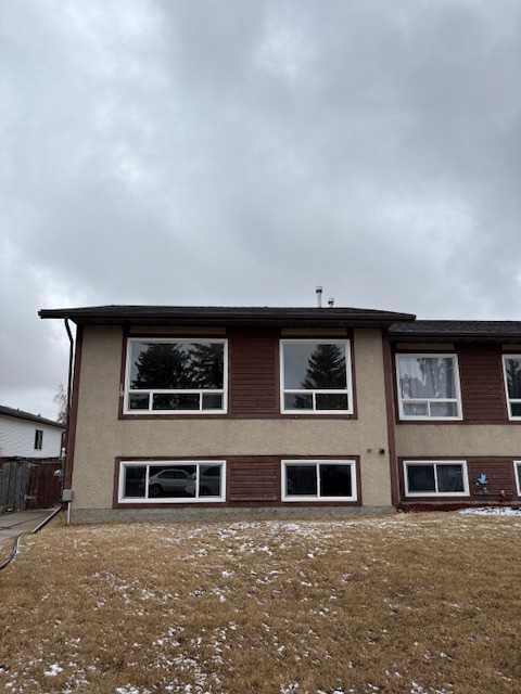 Picture of 18 Southridge Crescent , Didsbury Real Estate Listing