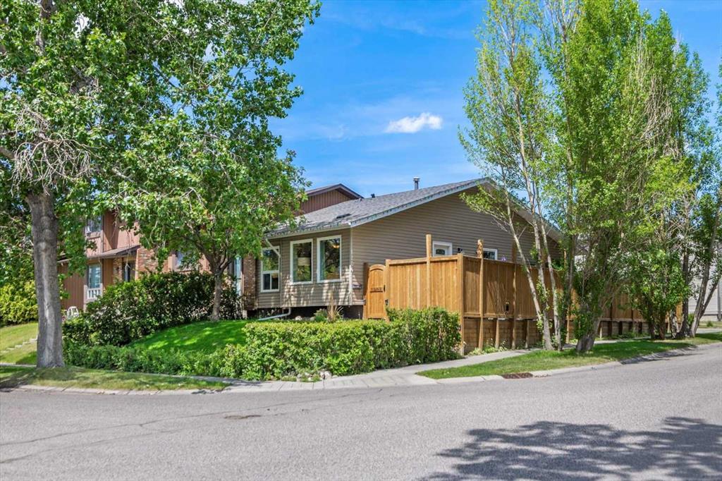 Picture of 1204 Ranchlands Way NW, Calgary Real Estate Listing