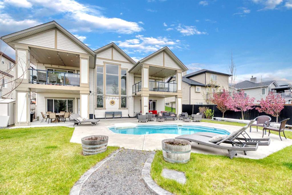 Picture of 231 Railway Close SE, Langdon Real Estate Listing