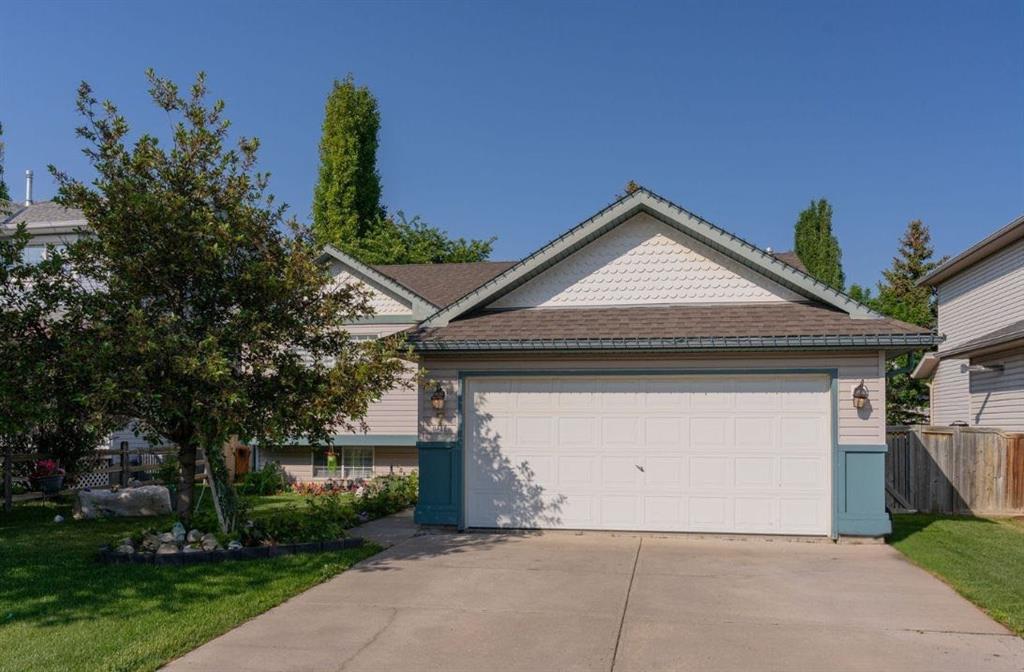 Picture of 7 West Terrace Crescent , Cochrane Real Estate Listing