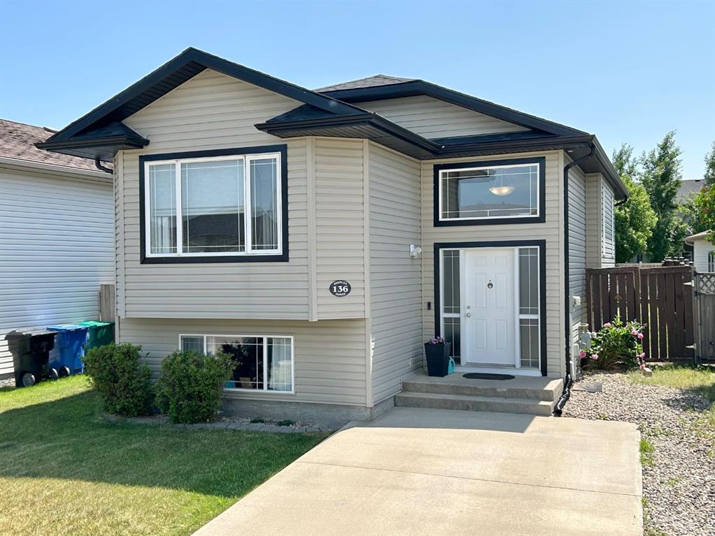 Picture of 136 Aberdeen Road W, Lethbridge Real Estate Listing