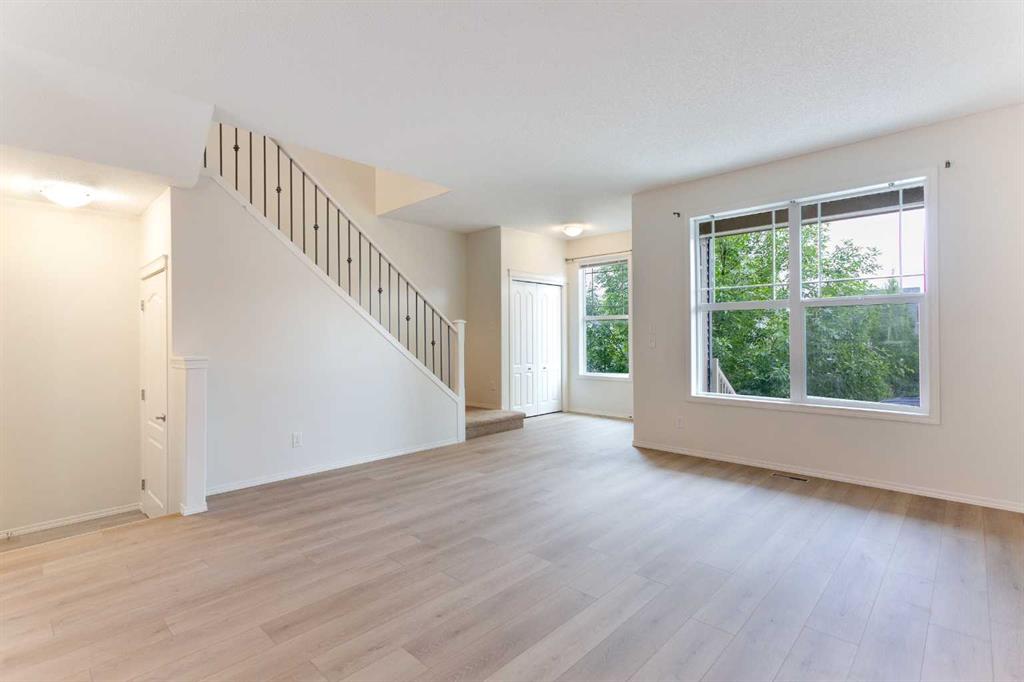 Picture of 22 Nolanfield Terrace NW, Calgary Real Estate Listing