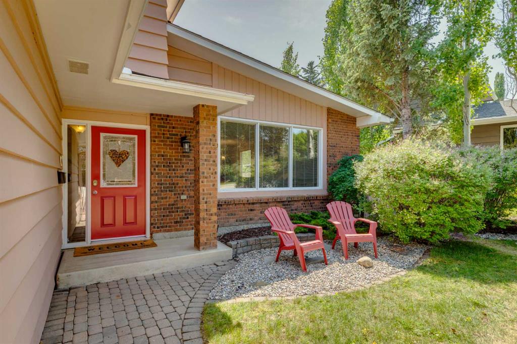 Picture of 108 Oakside Circle SW, Calgary Real Estate Listing