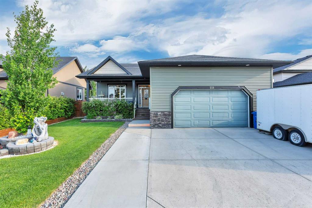 Picture of 221 11A Avenue NE, Sundre Real Estate Listing