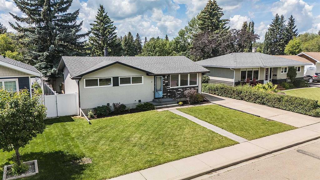 Picture of 3 Sutton Close , Red Deer Real Estate Listing