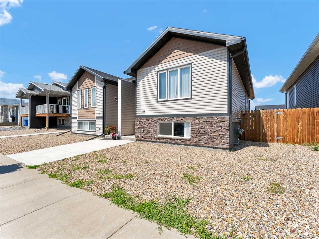 Picture of 128 Somerside Road SE, Medicine Hat Real Estate Listing