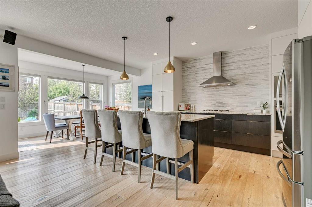 Picture of 335 Nolan Hill Boulevard NW, Calgary Real Estate Listing