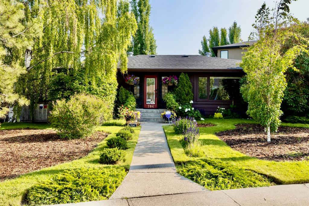 Picture of 704 47 Avenue SW, Calgary Real Estate Listing