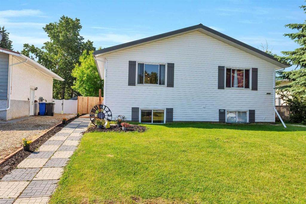 Picture of 2119 23 AvenueClose , Bowden Real Estate Listing
