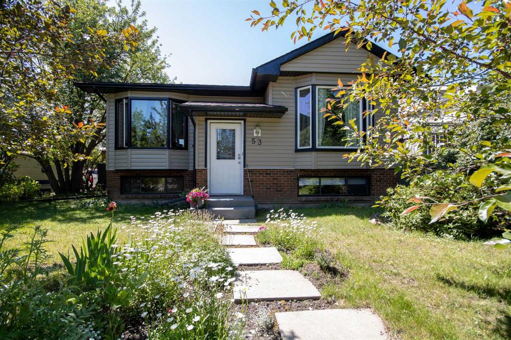 Picture of 53 Mayfair Close SE, Airdrie Real Estate Listing