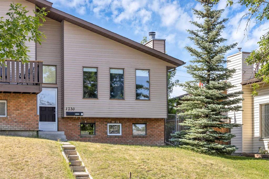 Picture of 1230 Berkley Drive NW, Calgary Real Estate Listing