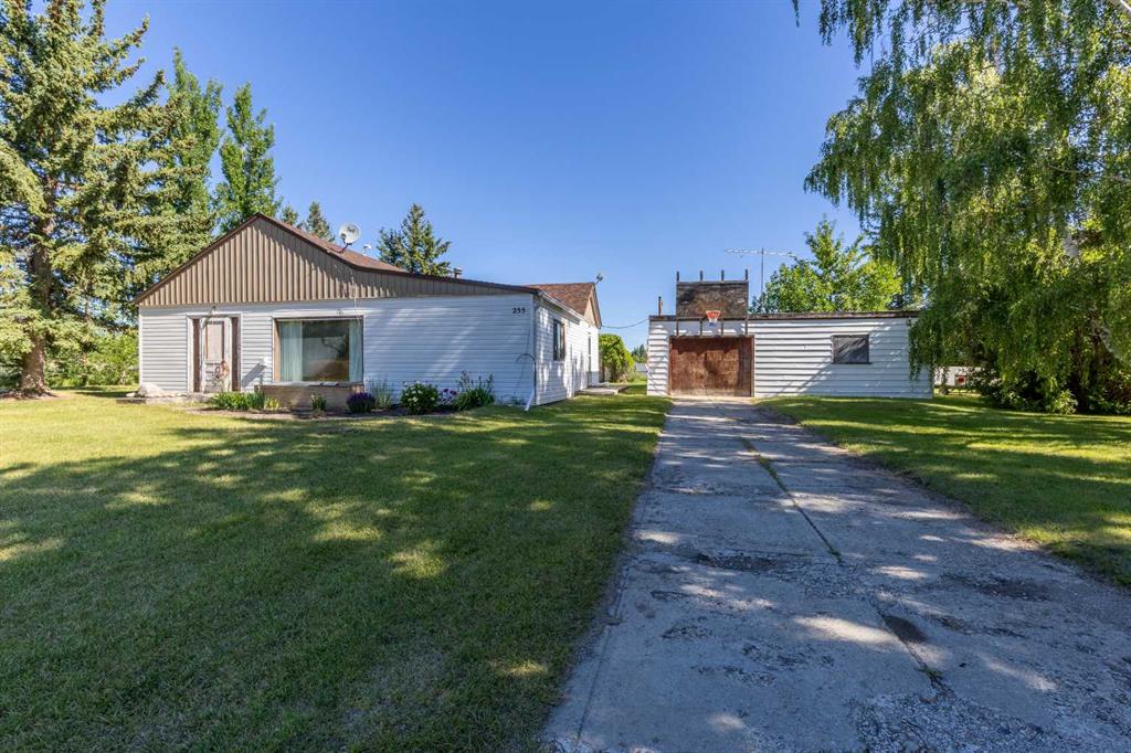 Picture of 255 Centre Street W, Glenwood Real Estate Listing