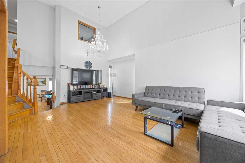Picture of 151 Appleglen Park SE, Calgary Real Estate Listing