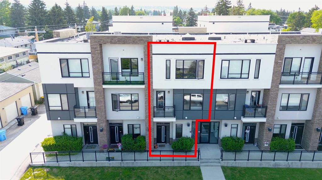 Picture of 109, 15 Rosscarrock Gate SW, Calgary Real Estate Listing