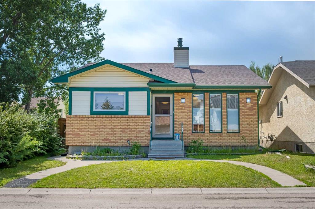 Picture of 16 Woodglen Close SW, Calgary Real Estate Listing