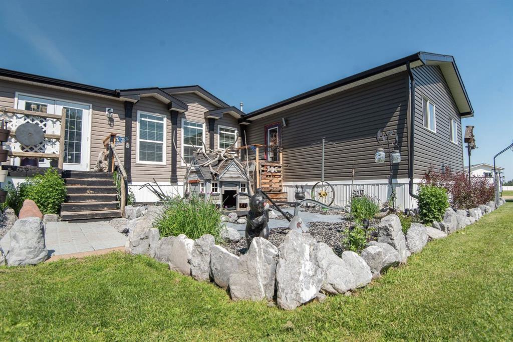 Picture of 106, 5823 52 Street , Eckville Real Estate Listing