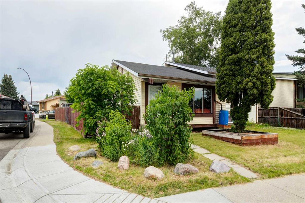 Picture of 4502 44 Avenue NE, Calgary Real Estate Listing