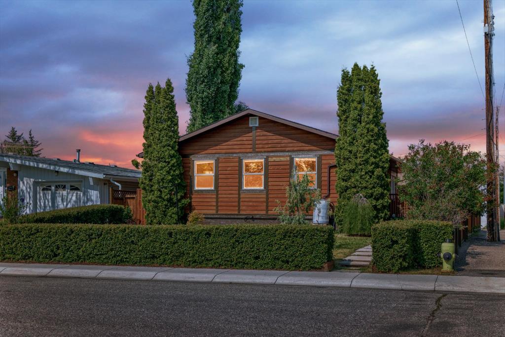 Picture of 8 Penswood Place , Calgary Real Estate Listing