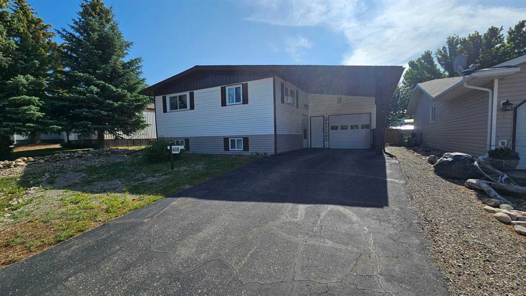 Picture of 608 MAIN Street , Milk River Real Estate Listing