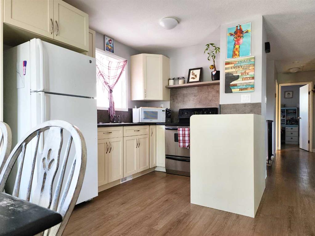 Picture of 220 50 Avenue W, Claresholm Real Estate Listing