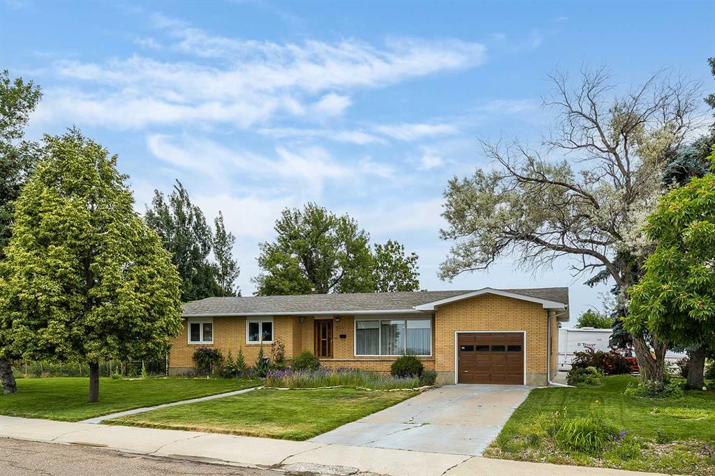 Picture of 701 McCutcheon Drive NW, Medicine Hat Real Estate Listing