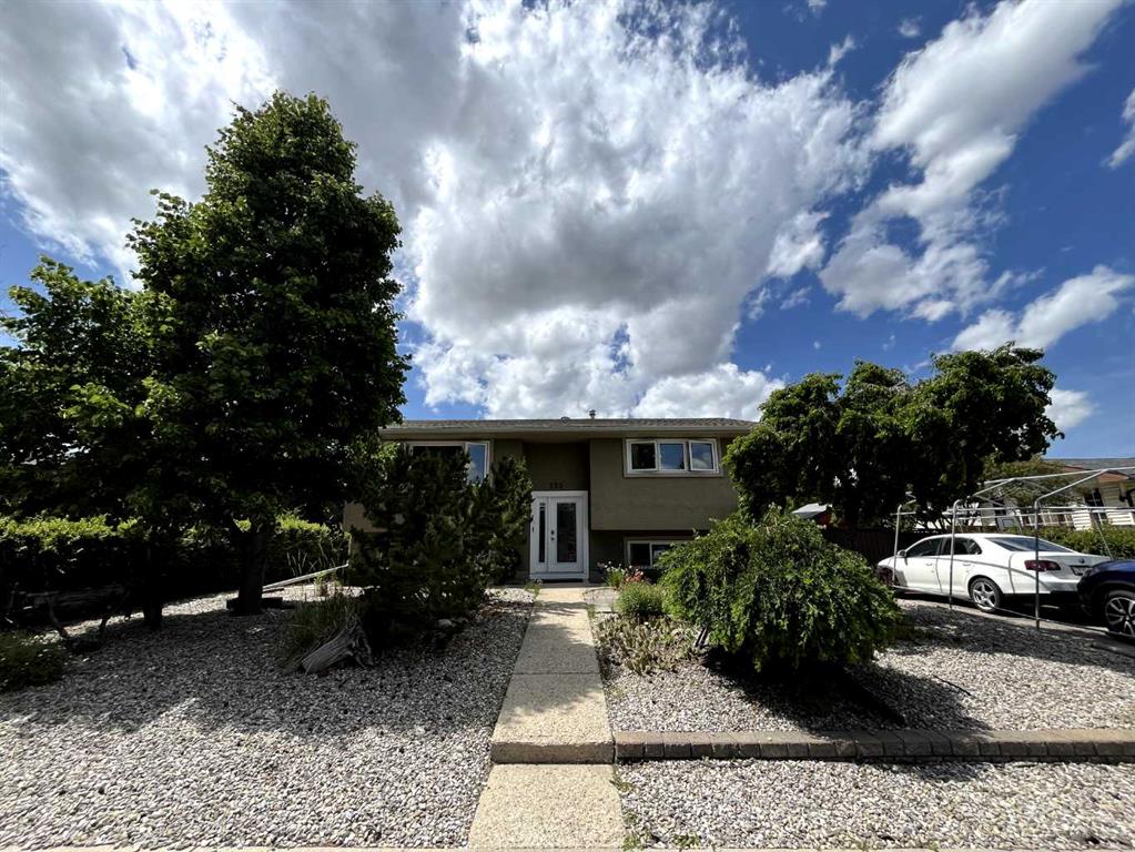 Picture of 252 Rundleview Drive NE, Calgary Real Estate Listing