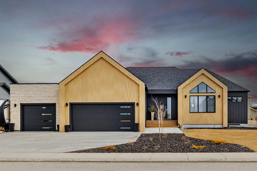 Picture of 19 Monterra Way , Cochrane Lake Real Estate Listing