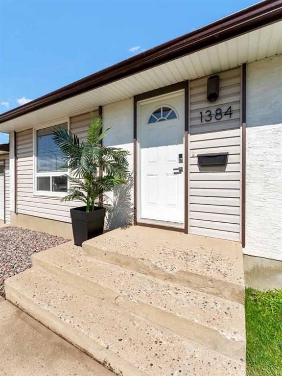 Picture of 1384 10 Avenue NE, Medicine Hat Real Estate Listing