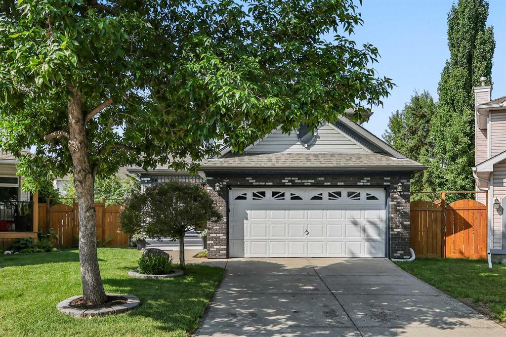 Picture of 144 Douglas Glen Mews SE, Calgary Real Estate Listing