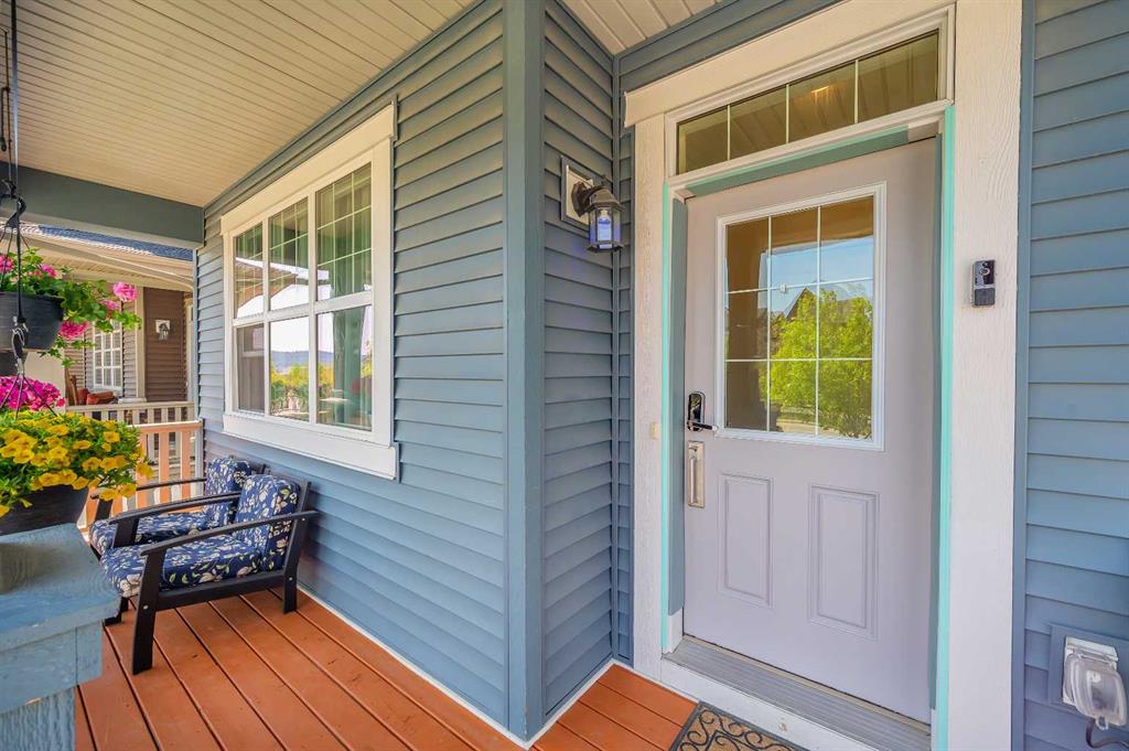 Picture of 239 Sundown Road , Cochrane Real Estate Listing