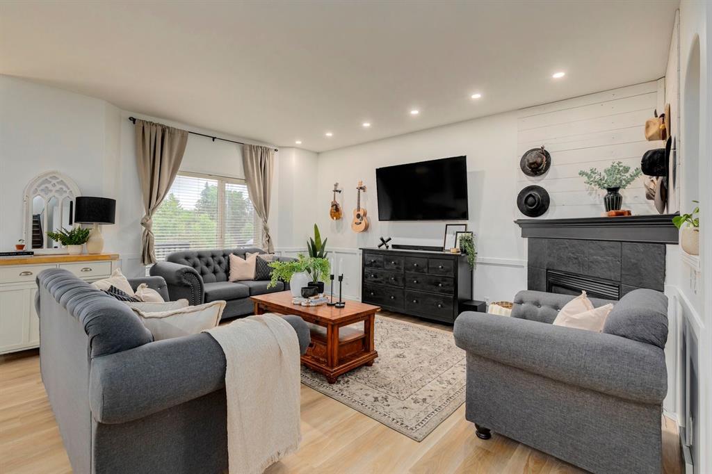 Picture of 1209 Kingsland Road SE, Airdrie Real Estate Listing