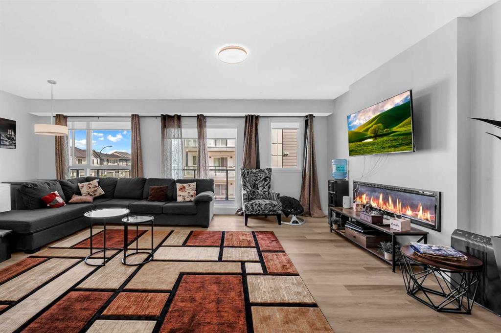 Picture of 3204, 33 Carringham Gate NW, Calgary Real Estate Listing