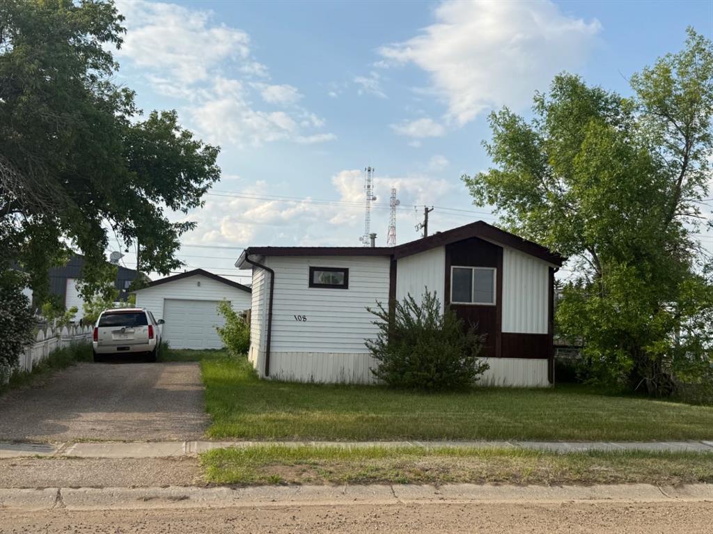 Picture of 108 Railway Avenue W, Hanna Real Estate Listing