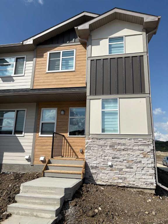 Picture of 755 Wolf Willow Boulevard SE, Calgary Real Estate Listing