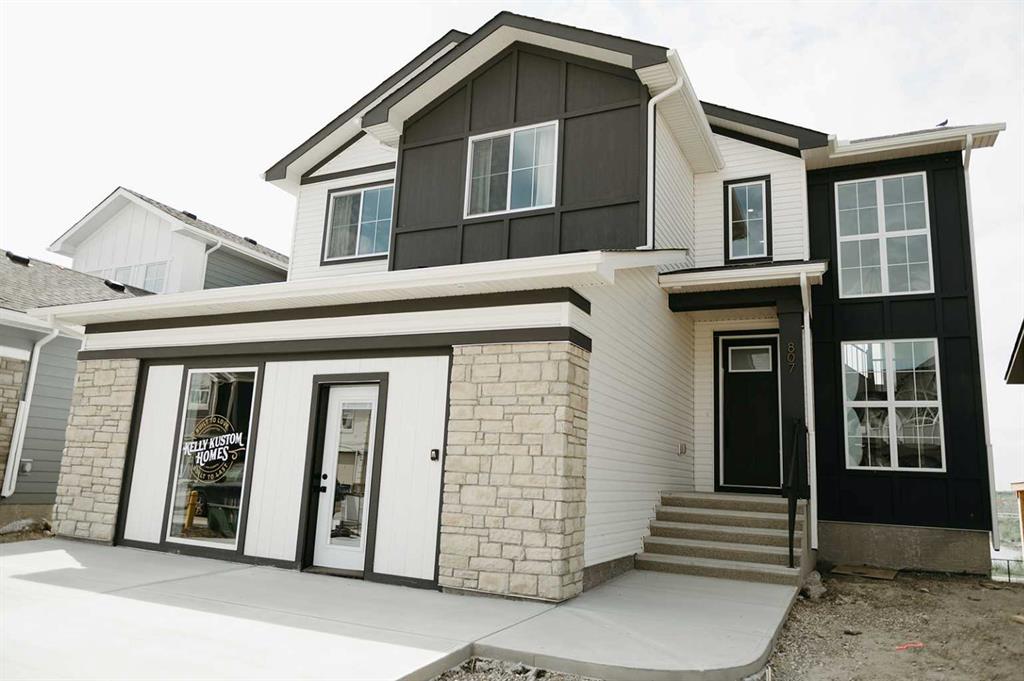 Picture of 807 Lakewood Circle , Strathmore Real Estate Listing
