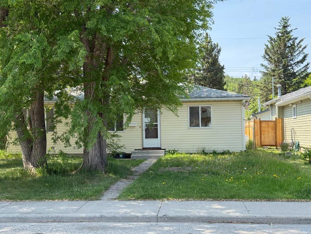 Picture of 8823 36 Avenue NW, Calgary Real Estate Listing