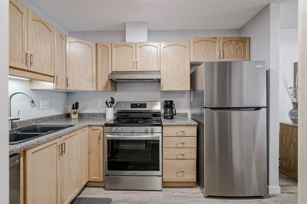 Picture of 1308, 1308 Hawksbrow Point NW, Calgary Real Estate Listing