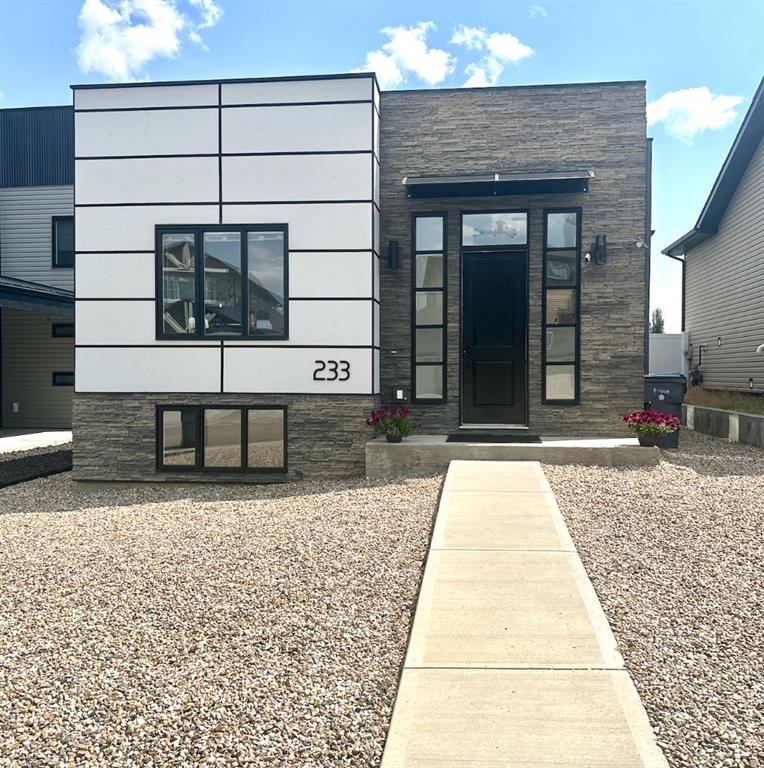 Picture of 233 Ranchview Crescent NE, Medicine Hat Real Estate Listing