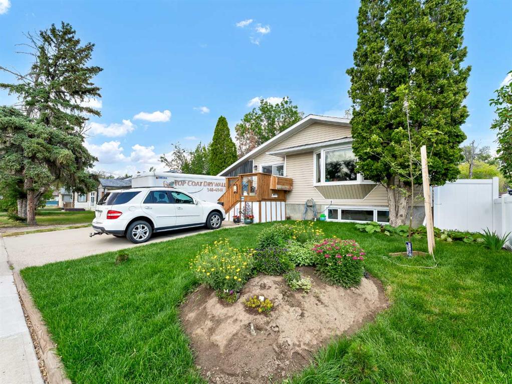 Picture of 215 4 Street SE, Redcliff Real Estate Listing