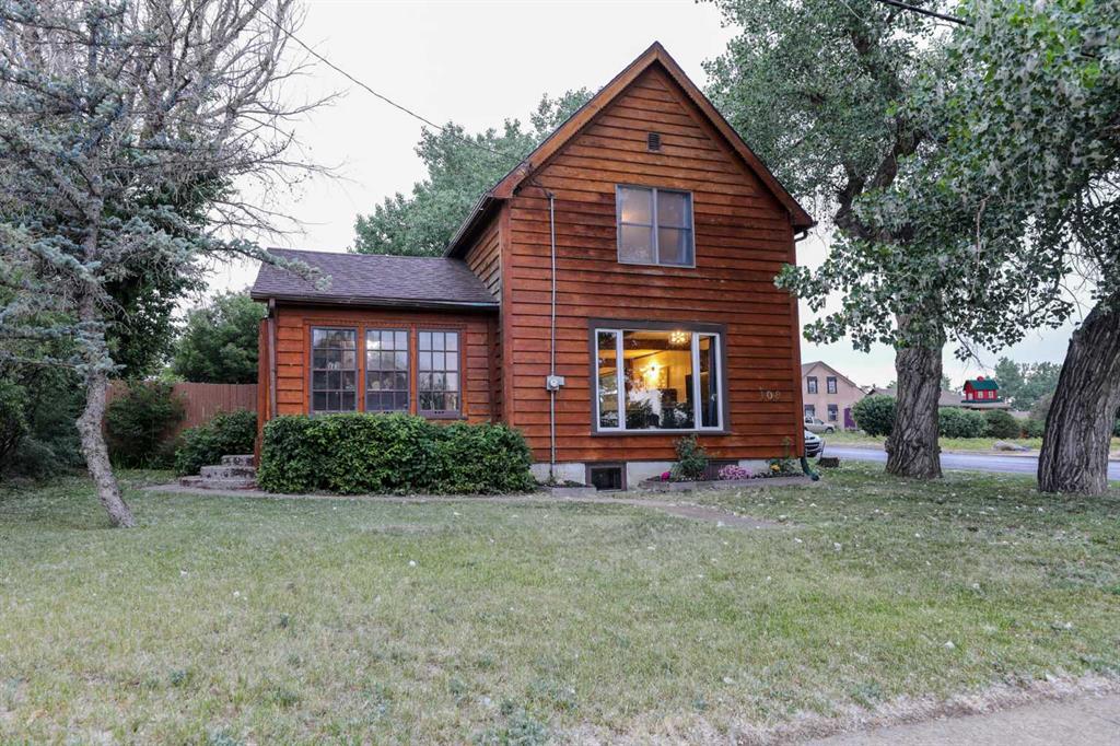 Picture of 108 3 Street , Warner Real Estate Listing