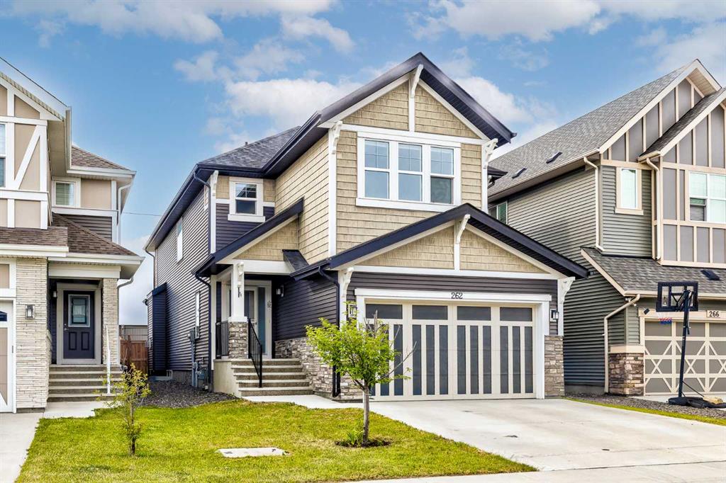 Picture of 262 Kingfisher Crescent SE, Airdrie Real Estate Listing