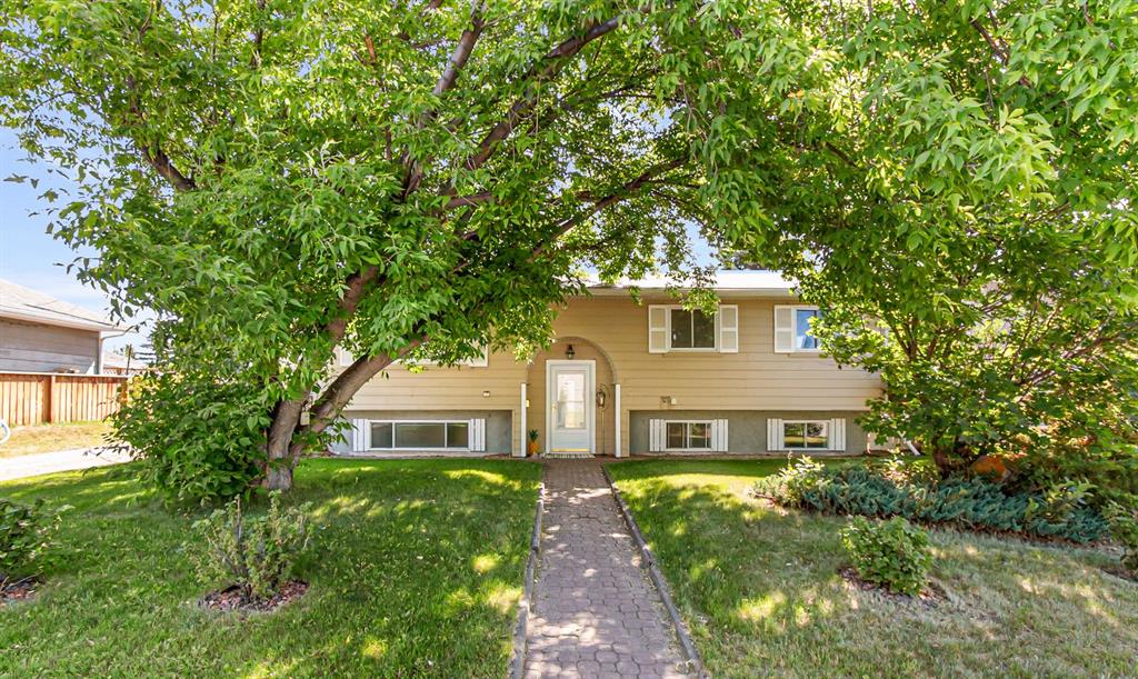Picture of 634 Macewan Drive , Carstairs Real Estate Listing