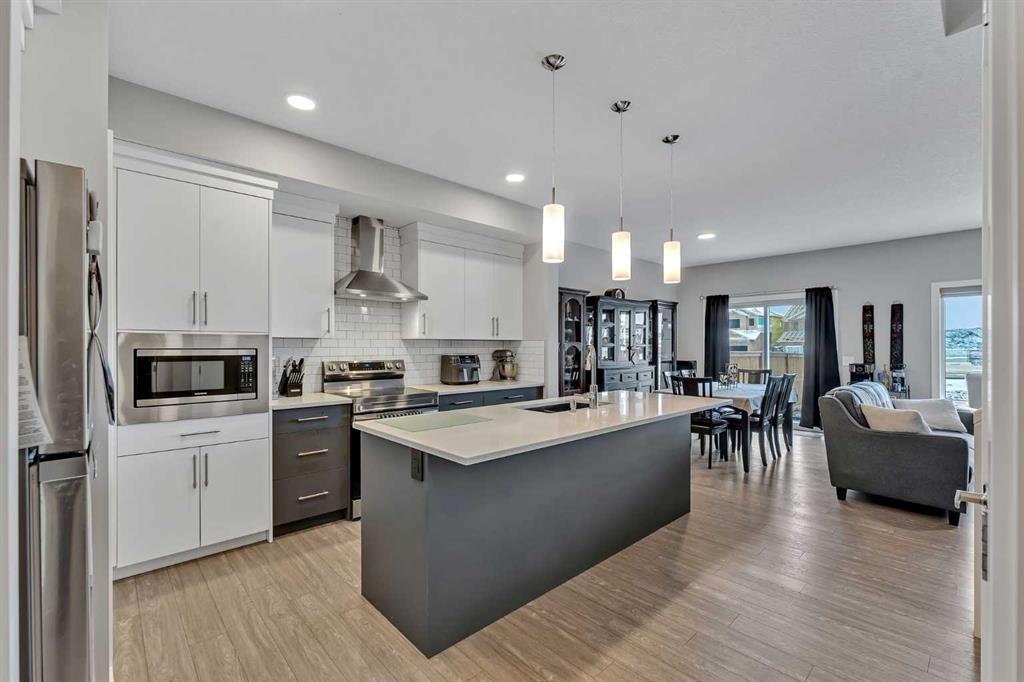 Picture of 117 Legacy Glen Circle SE, Calgary Real Estate Listing
