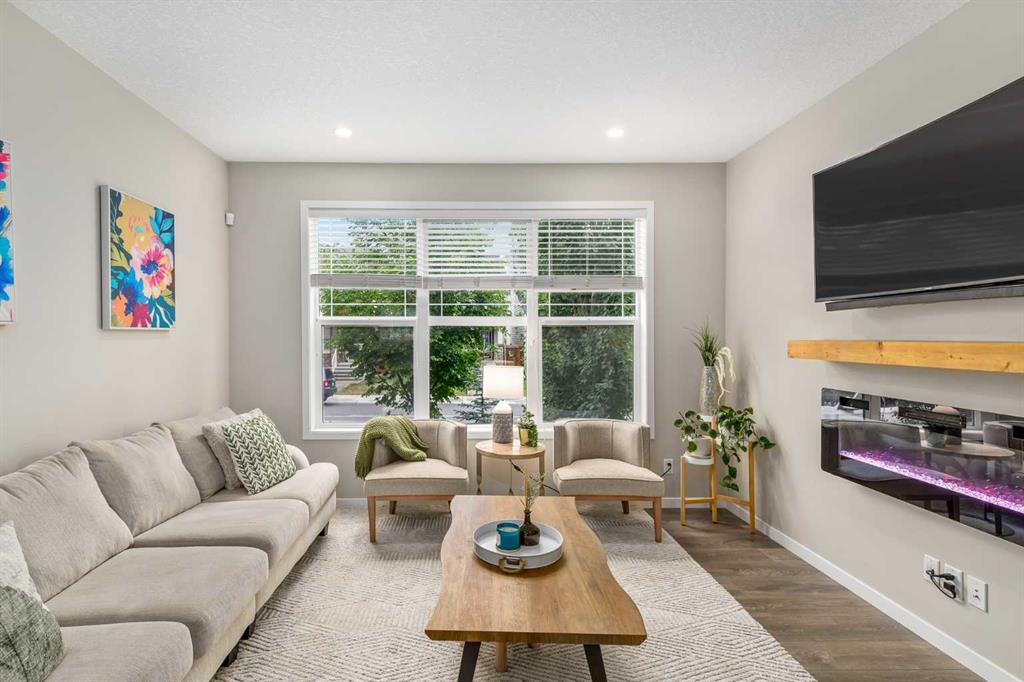 Picture of 76 Masters Manor SE, Calgary Real Estate Listing