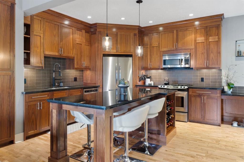 Picture of 2, 2414 29 Street SW, Calgary Real Estate Listing