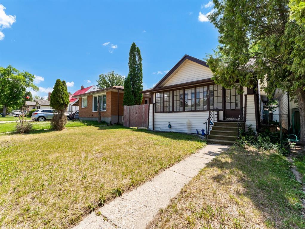 Picture of 121 7 Street SE, Medicine Hat Real Estate Listing