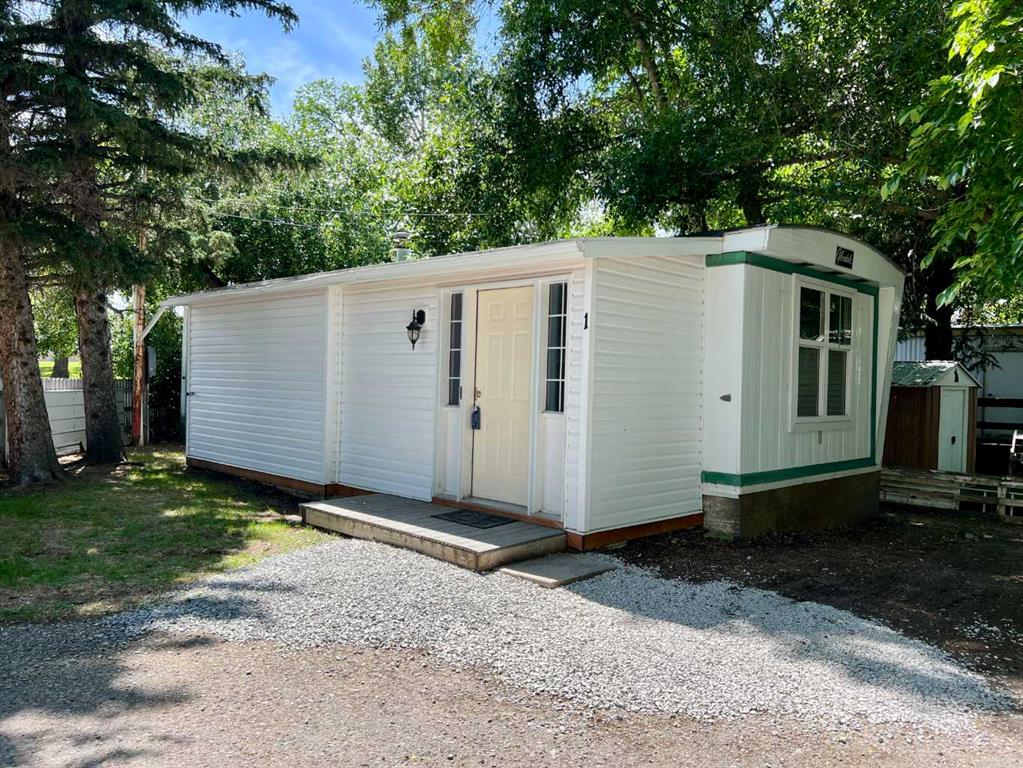 Picture of 1, 911 MacLeod Street , Pincher Creek Real Estate Listing