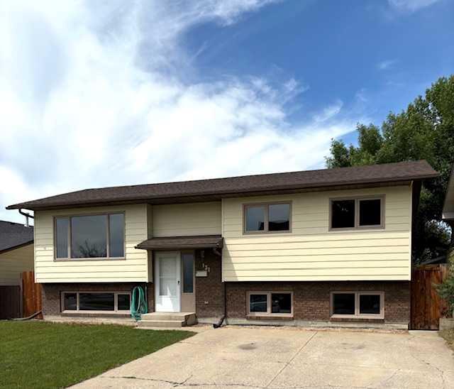 Picture of 131 Beaverpond Court N, Lethbridge Real Estate Listing