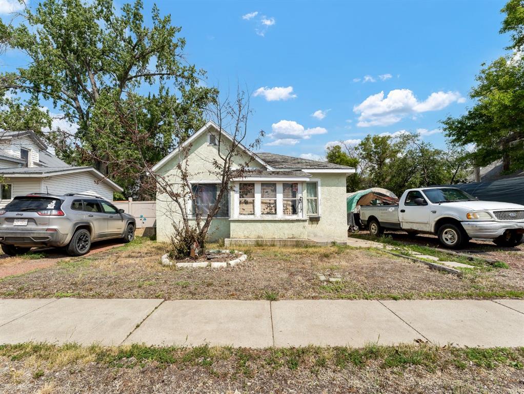 Picture of 317 1 Street SE, Redcliff Real Estate Listing